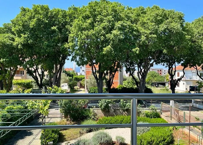 Lemon Tree Apartments