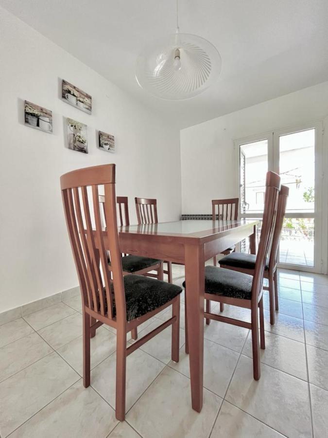Lemon Tree Apartment *